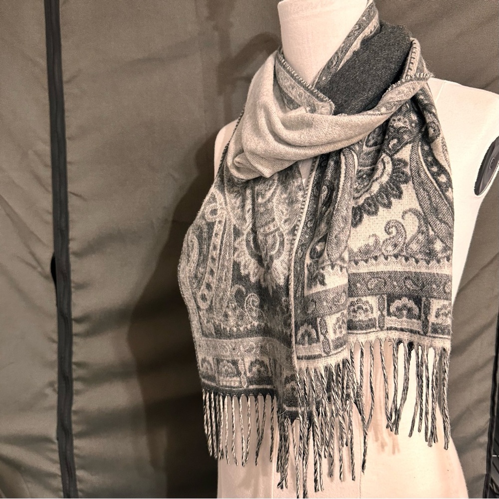 Vintage Women's Scarf Pashmina Shawl Soft Fringed Wrap Soft Grey Shawl Parsley